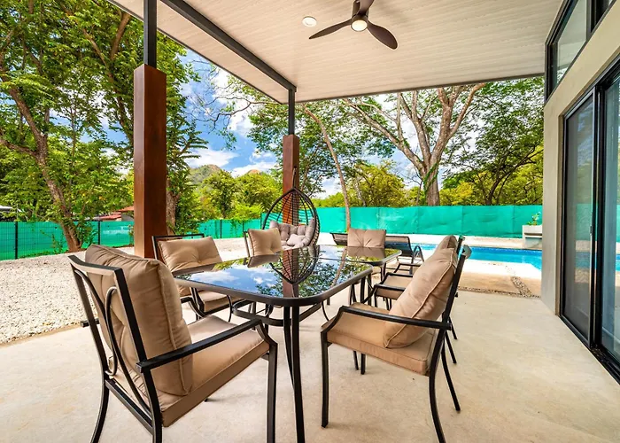 Family Villa: Pool, Walk To
