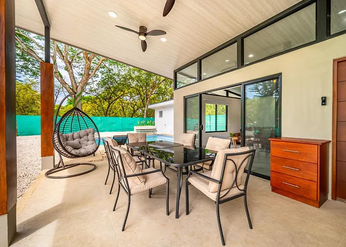 Family Villa: Pool, Walk To *