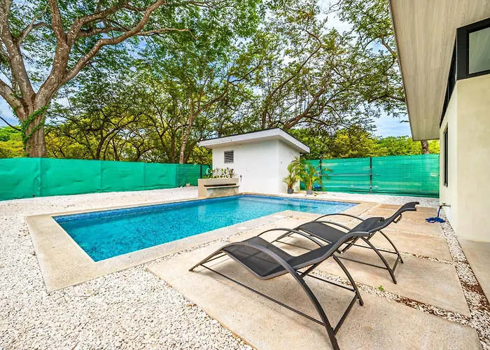 Hébergement de vacances Family Villa: Pool, Walk To